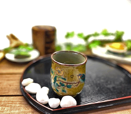 九谷焼 湯呑 湯飲み 小 黄塗り金糸梅に鳥 裏絵 九谷焼 湯呑 湯飲み 小 黄塗り金糸梅に鳥 裏絵