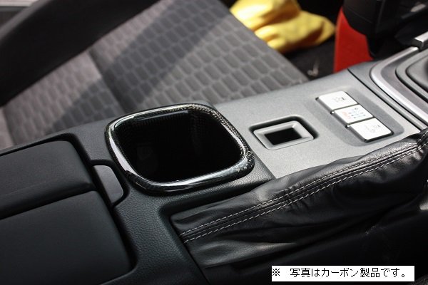 Audi 純正ドリンクホルダー 仲良い