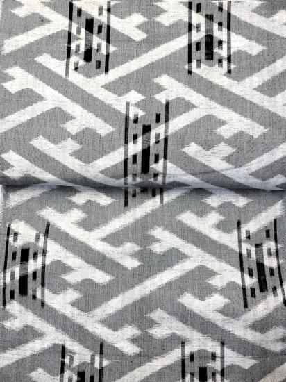 紗綾形（さやがた）グレー（脱色コンビ） - 久留米絣織元 下川織物