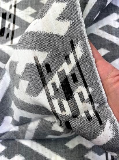 紗綾形（さやがた）グレー（脱色コンビ） - 久留米絣織元 下川織物