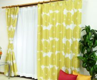 オーダーカーテン 通販 おしゃれな北欧風花柄遮光カーテン ブロムスト オーロライエロー色