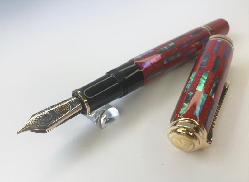 ペリカン Pelikan M1000 螺鈿限定万年筆 市松 Red Infinity - 文具館コバヤシ・コバブンオンラインショップ