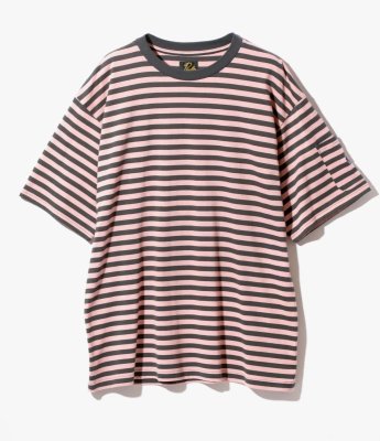 <img class='new_mark_img1' src='https://img.shop-pro.jp/img/new/icons23.gif' style='border:none;display:inline;margin:0px;padding:0px;width:auto;' />NEEDLES    S/S Crew Neck Tee - Stripe Jersey [Charcoal]