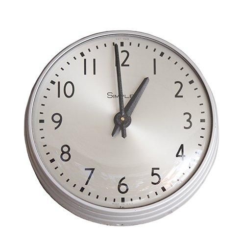 古い壁掛け時計です。 古い壁掛け時計です。