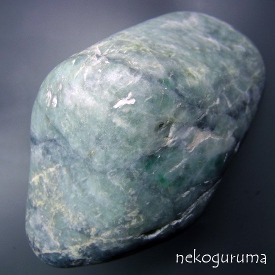 糸魚川翡翠原石：JD-100 糸魚川翡翠 淡緑色ベースの混色翡翠原石（上質