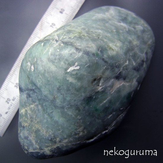 糸魚川翡翠原石：JD-100 糸魚川翡翠 淡緑色ベースの混色翡翠原石（上質 