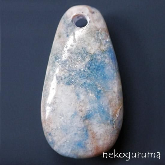 糸魚川青翡翠８x１０mm　K１８伏込みペンダント 糸魚川ヒスイ（入りコン沢）K18ペンダント（25.93ct） - 糸魚川