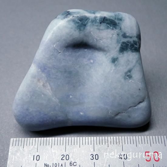 JD-114 糸魚川翡翠 海岸採取のラベンダーと暗緑色の混色ヒスイ