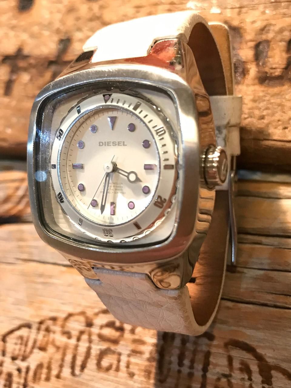 DIESEL/レトロフューチャーホワイトレザーベルトウォッチ