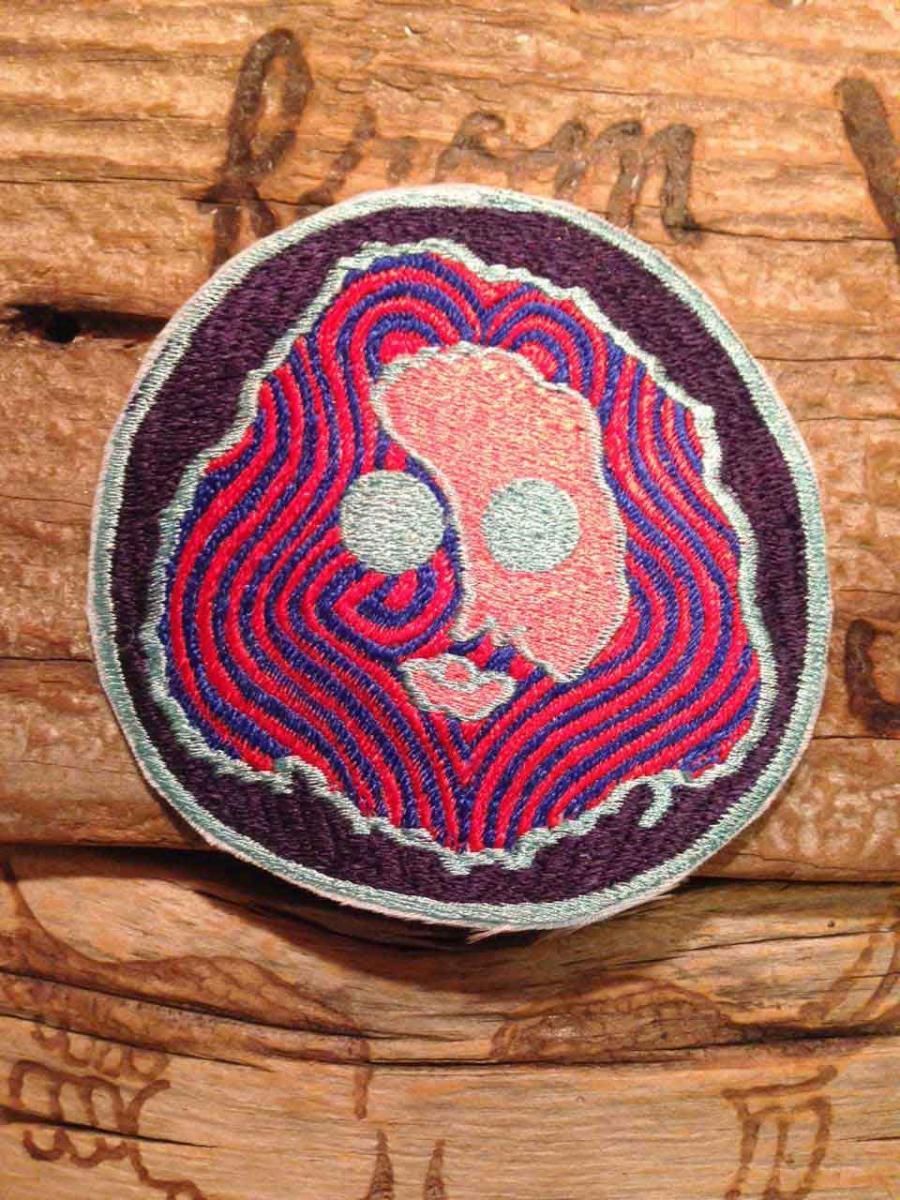 お値下げビッグサイズ刺繍画です お買い得！ ウール混ビッグフラワー刺繍 ビエラレース