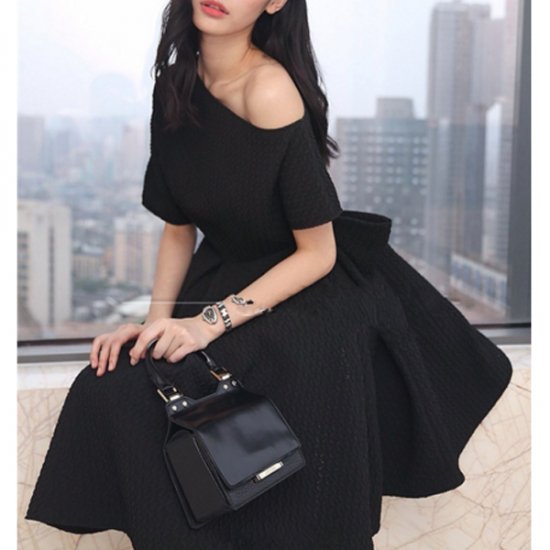 アシンメトリーオフショルダードレスワンピース 黒 - 韓国プチプラパーティードレス通販『TENDERLY DRESS』
