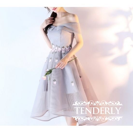 色っぽ可愛い花モチーフの膝丈オフショルダードレス - 韓国プチプラパーティードレス通販『TENDERLY DRESS』