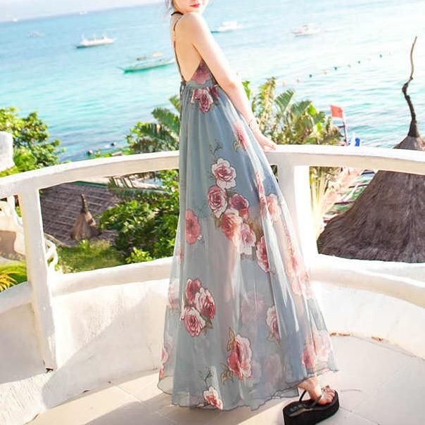 ビーチやリゾートに セクシーなオープンバックのマキシ丈キャミ