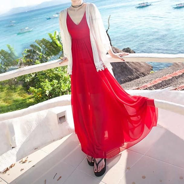 ビーチやリゾートに セクシーなオープンバックのマキシ丈キャミ