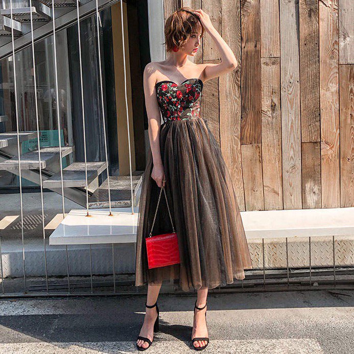 大人可愛い赤×黒 フラワー刺繍ベアトップドレス - 韓国プチプラ
