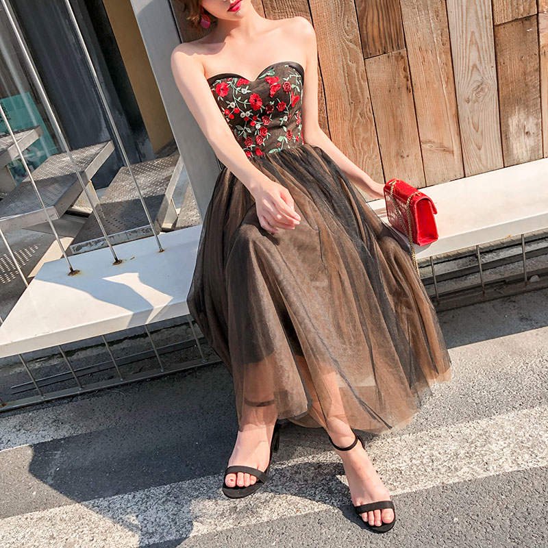大人可愛い赤×黒 フラワー刺繍ベアトップドレス - 韓国プチプラ 