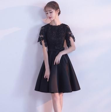 シースルーレッグがセクシーなオフショルダー黒ドレスワンピース