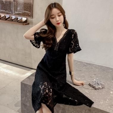 蝶と花柄のカシュクール風リボンVネック膝丈ワンピース - 韓国