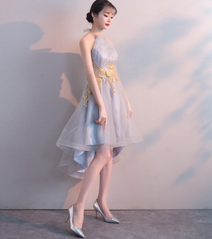 エレガントな刺繍デザイン 個性的でおしゃれなホルターネックのマーメイドドレス