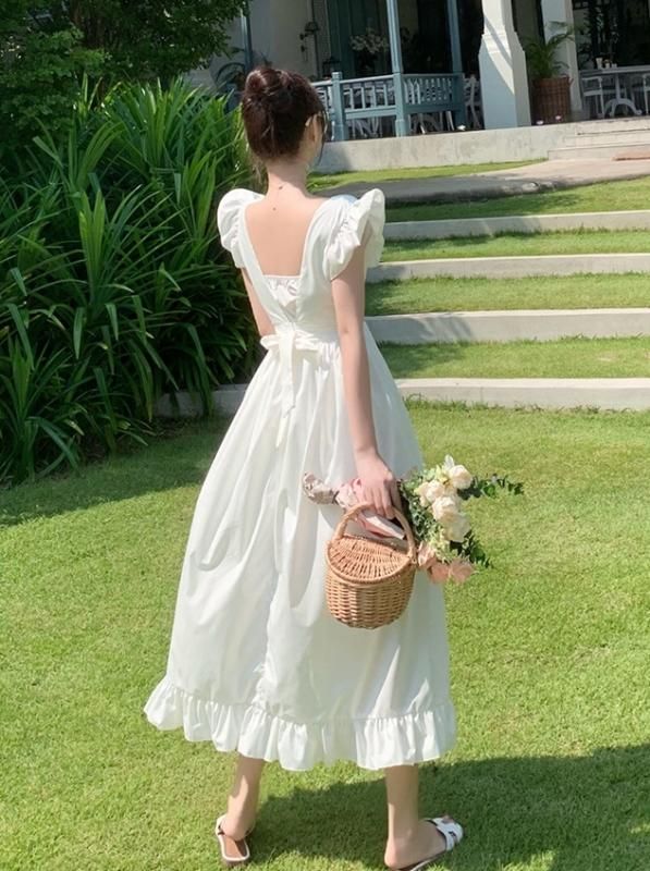 大人かわいいフリルデザイン 深Vネックのマキシ丈フレア白ワンピース 大人かわいいフリルデザイン 深Vネックのマキシ丈フレア白ワンピース