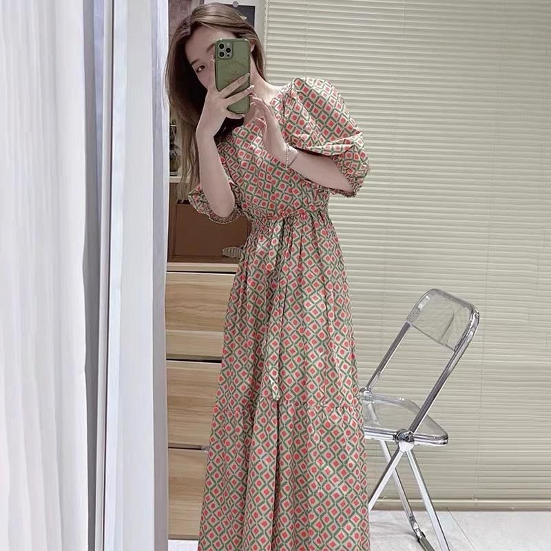 レトロかわいい総柄プリント ふんわりパフスリーブのウエスト