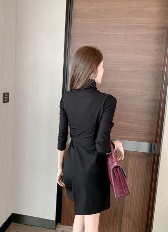 個性的でおしゃれなアシンメトリー シンプルエレガントなミニ丈