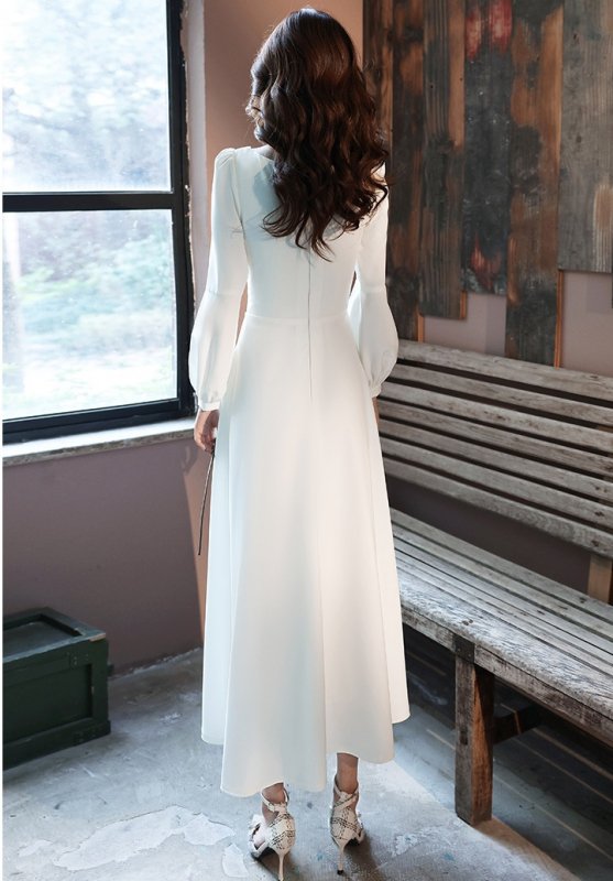 S～4Lの大きいサイズまで きれいめなフレアシルエットのロング丈長袖白ワンピース ドレス