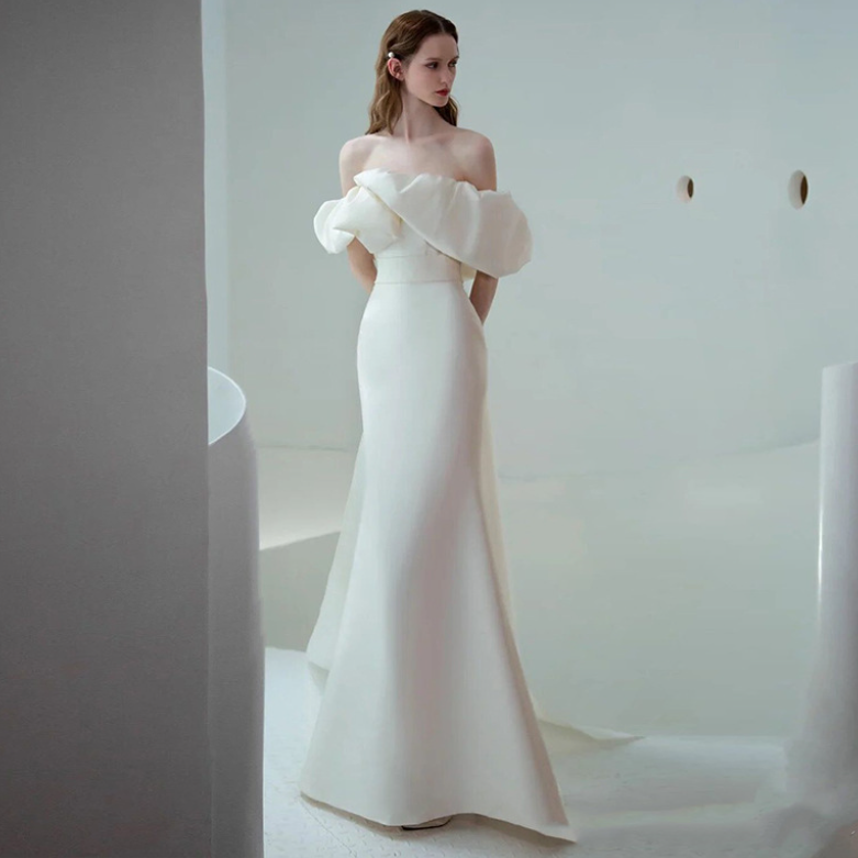 ウエディングドレスやイベント衣装にも 華やかなボリュームトップのマキシ丈オフショル白ドレス XS～3L