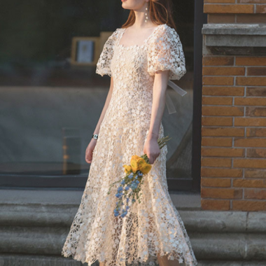 XS〜4Lの豊富なサイズ展開 透かし彫りフラワーレースのロング丈半袖バックコンシャスワンピース ドレス