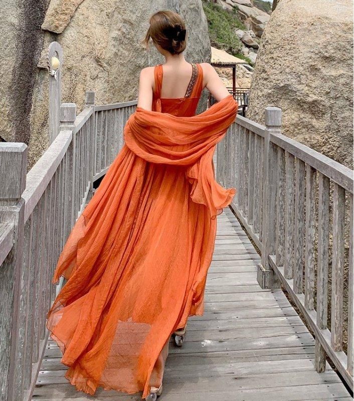 個性的でおしゃれな海外デザイン エスニックテイストのロング丈アシメ