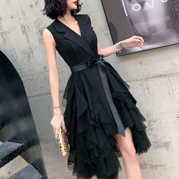 個性的でかわいい変形スカート ティアードチュールの膝丈 個性的でかわいい変形スカート ティアードチュールの膝丈