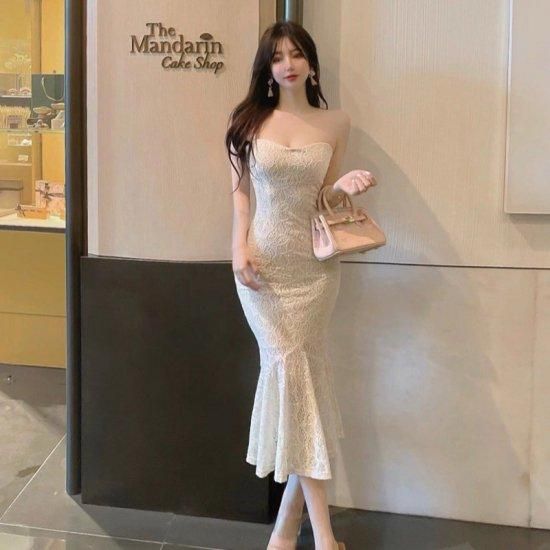 シルエットが美しいベアトップのロング丈マーメイドワンピース