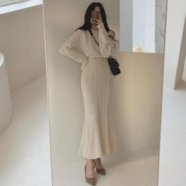 <img class='new_mark_img1' src='https://img.shop-pro.jp/img/new/icons14.gif' style='border:none;display:inline;margin:0px;padding:0px;width:auto;' />大人カジュアル ケーブルニットの長袖トップスとタイトスカートのセットアップ 2色