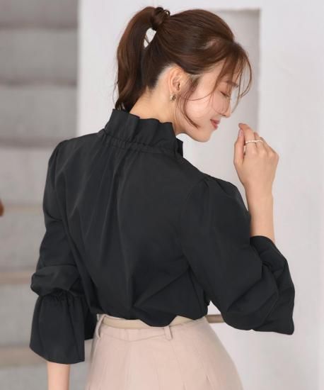 洗える】パールボタンフリルブラウス「T1591」