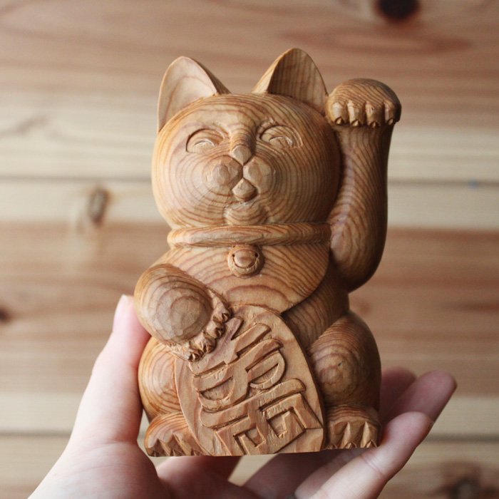 ネット販売好調 送料込み 美品 屋久杉 手彫り招き猫 工芸品