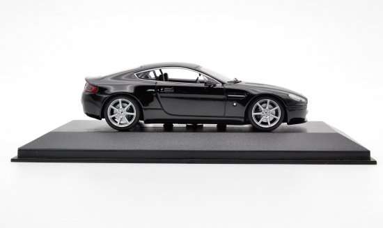 MINICHAMPS 1/43 Aston Martin V8 VANTAGE - スケールモデル 