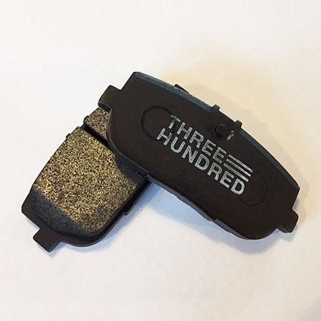 THREE HUNDRED TH100 ブレーキパッドセット アバルト ABARTH 500 595 ブレーキパッド THREEHUNDRED TH100