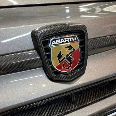 THREEHUNDRED カーボンフロントエンブレムカバー ABARTH595 シリーズ4~ - THREEHUNDRED THE STORE