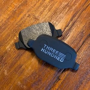 THREE HUNDRED TH100 ブレーキパッドセット THREE HUNDRED TH100 ブレーキパッドセット THREE HUNDRED TH100