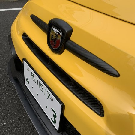 THREEHUNDRED マットカーボンフロントエンブレムカバー ABARTH595 シリーズ4~ - THREEHUNDRED THE STORE