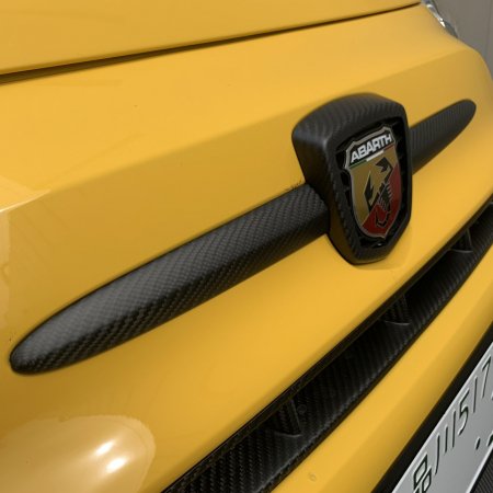 THREEHUNDRED マットカーボンフロントエンブレムカバー ABARTH595 シリーズ4~ - THREEHUNDRED THE STORE