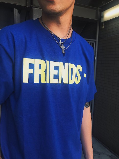 VLONE(ヴィーローン)】 FRIENDS TEE (ロゴＴシャツ) Blue/Yellow