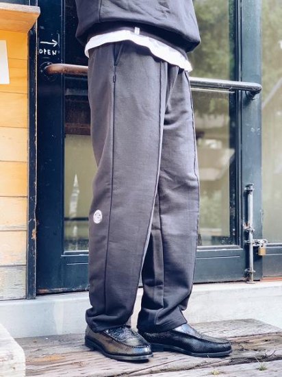 【MAGIC STICK(マジックスティック)】THE CORE IDEAL RELAX TROUSERS (ストレートフィットスウェットパンツ)  Black