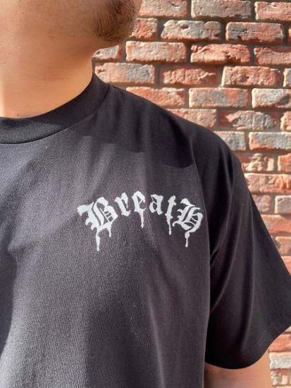 BREATH(ブレス)】OLD ENGLISH DRIP LOGO TEE (Tシャツ) Black/White