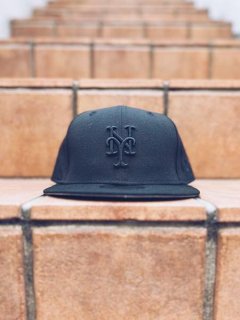 <img class='new_mark_img1' src='https://img.shop-pro.jp/img/new/icons7.gif' style='border:none;display:inline;margin:0px;padding:0px;width:auto;' />NEWERA59FIFTY NEW YORK METS FITTED CAP (˥塼饭å)  Black/Black