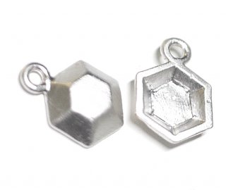 【2個】立体的な3D Petit Hexigonプチ六角形マットシルバーチャーム
