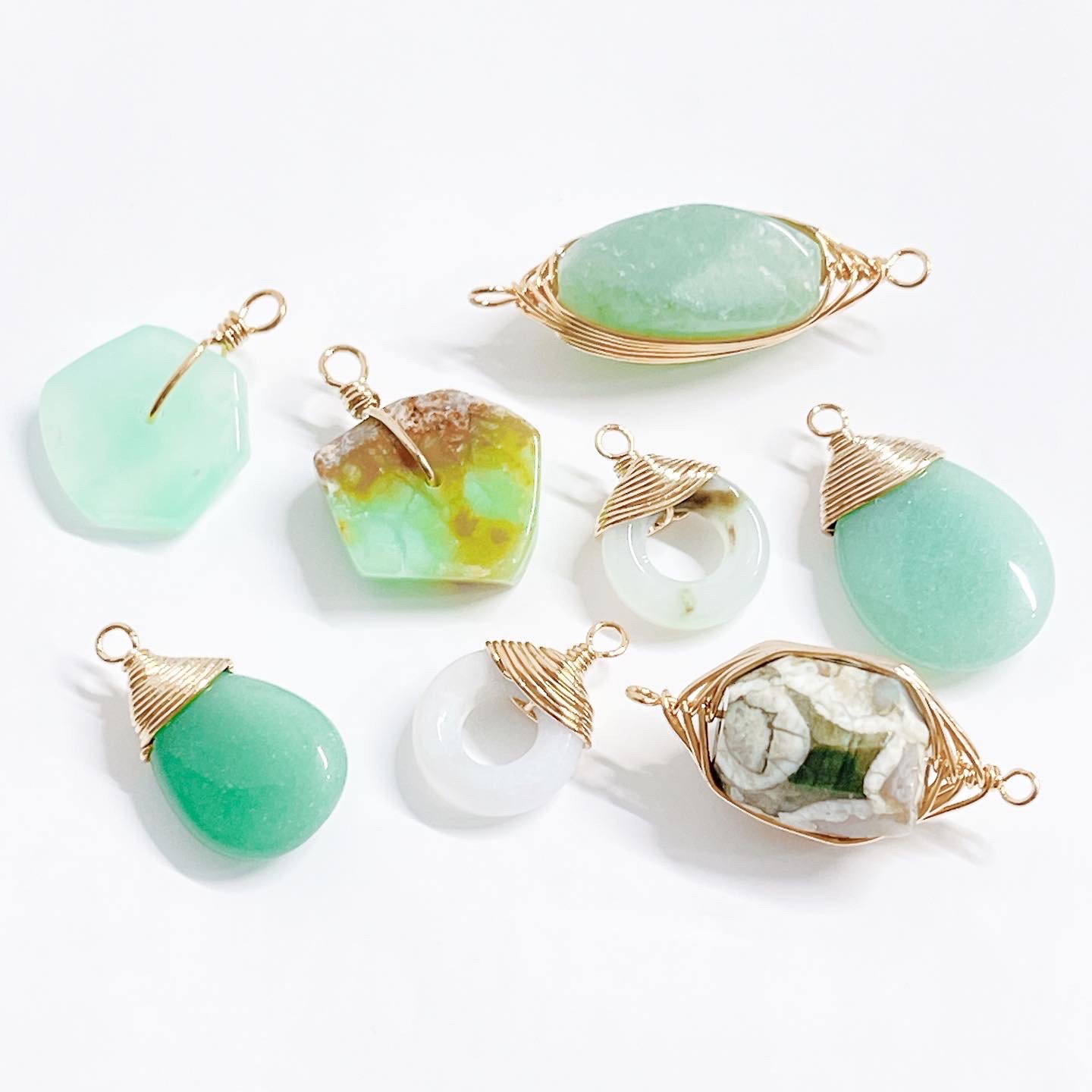 【1個】1点もの！翡翠Jade 約15mmゴールドチャーム、パーツ - 低金属アレルギーのアクセサリー素材、パーツのDIYBEJEWEL