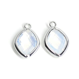 【1個】White Opalカラーガラス16mmダイヤモンド形シルバーチャーム