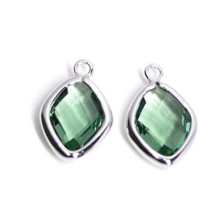 【1個】Green Opalカラーガラス16mmダイヤモンド形シルバーチャーム