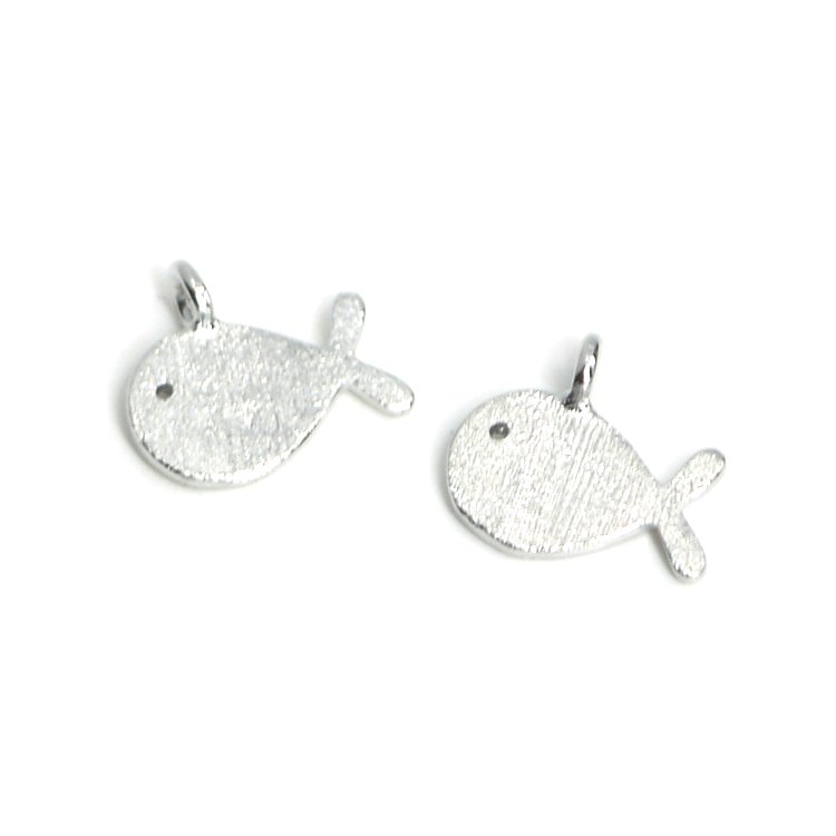 2個入り Cute Small Fish 魚モチーフの質感あるシルバーチャーム パーツ こだわりハンドメイドアクセサリー素材 パーツdiybejewel